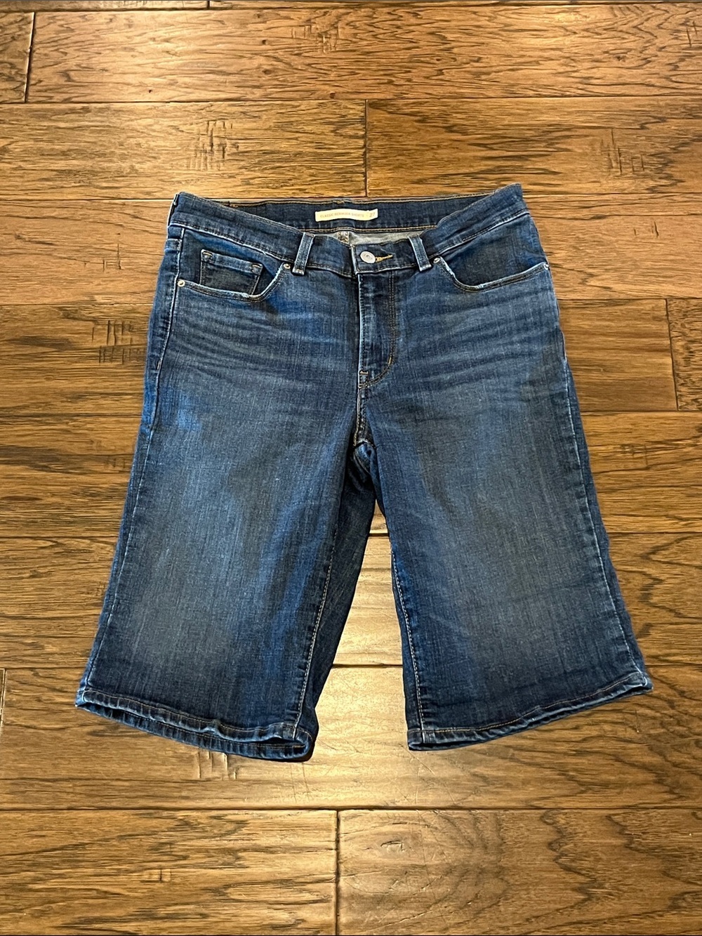 Levi’s Classic Bermuda Shorts Mid Rise Size 27